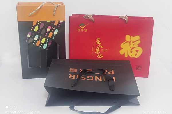 手提袋印刷體現(xiàn)了企業(yè)對商品發(fā)展趨勢、廣告效果的實(shí)用產(chǎn)品